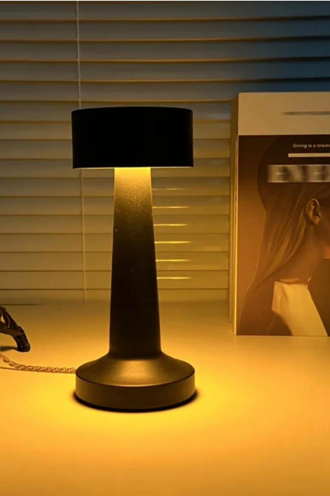 DEKORATİF DOKUNMATİK MASA LAMBASI (METAL)