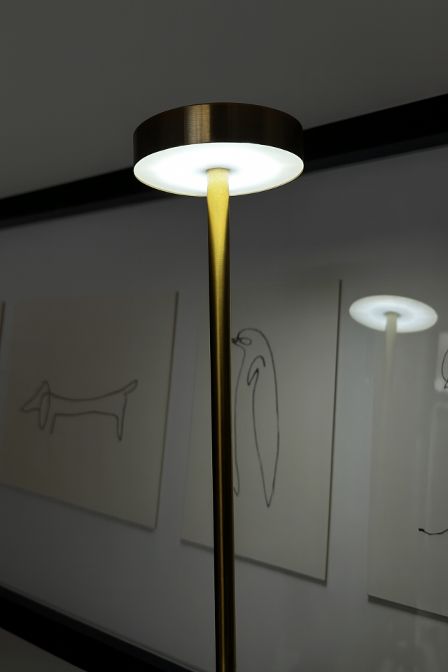 DEKORATİF DOKUNMATİK MASA LAMBASI (METAL)