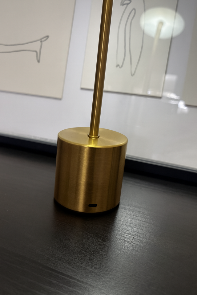 DEKORATİF DOKUNMATİK MASA LAMBASI (METAL)